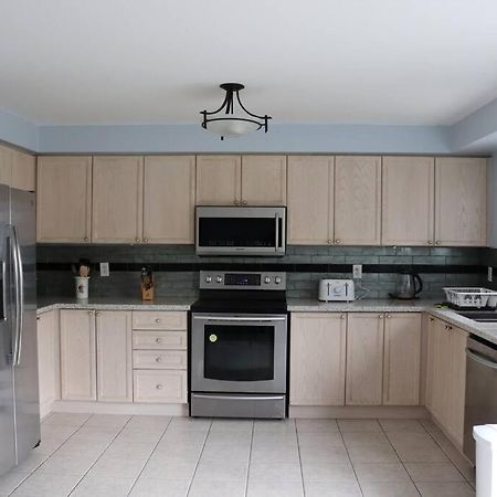 Entire 4 Bed Room Detached Residential Home 埃杰克斯 外观 照片