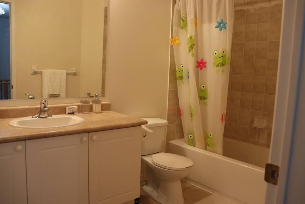Entire 4 Bed Room Detached Residential Home 埃杰克斯 外观 照片