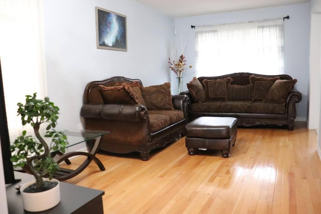 Entire 4 Bed Room Detached Residential Home 埃杰克斯 外观 照片
