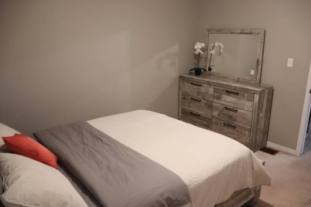 Entire 4 Bed Room Detached Residential Home 埃杰克斯 外观 照片