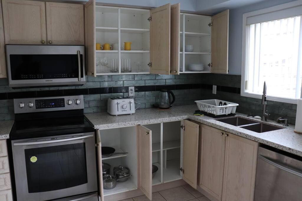 Entire 4 Bed Room Detached Residential Home 埃杰克斯 外观 照片